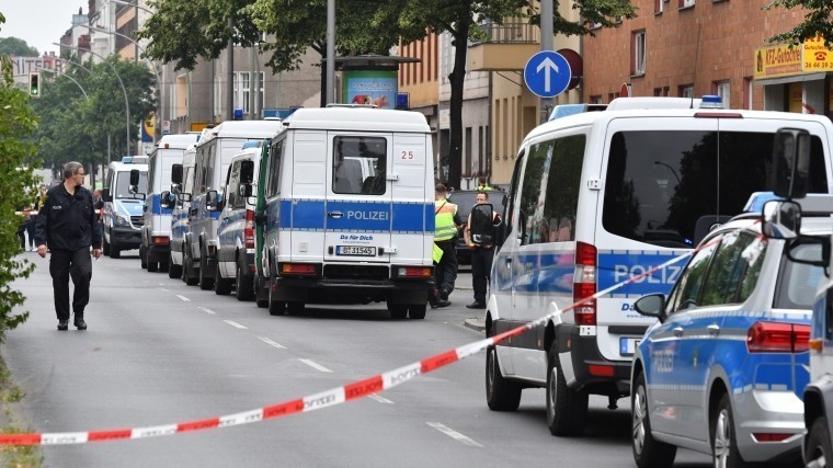 Полиция Германии проводит операцию в берлинской школе из-за «неизвестной угрозы»