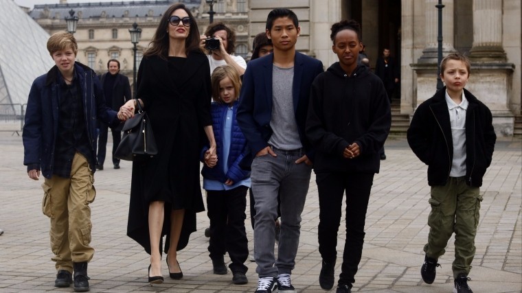 Снова в ссоре: Брэд Питт запретил своим детям сниматься в фильме с Джоли