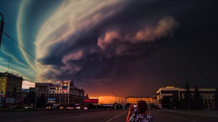 Ураган в Барнауле оставил без света около 35 тысяч человек