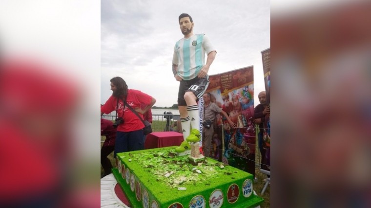 150-килограммовый торт испекли в честь дня рождения Месси в Подмосковье