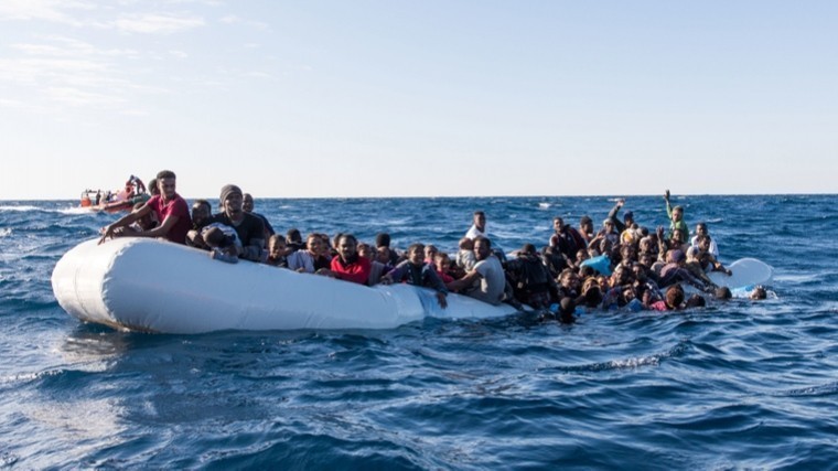 Дело самих утопающих… — В водах Италии больше не спасают беженцев