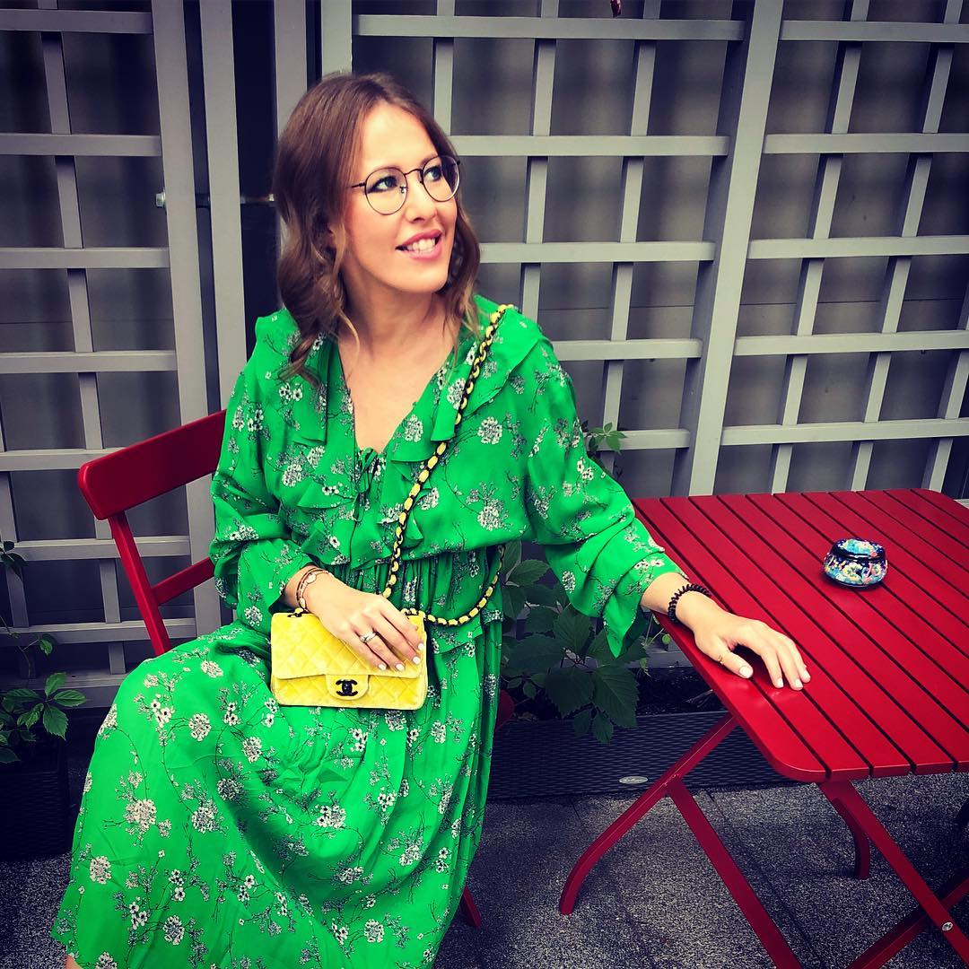 Собчак в зеленом платье