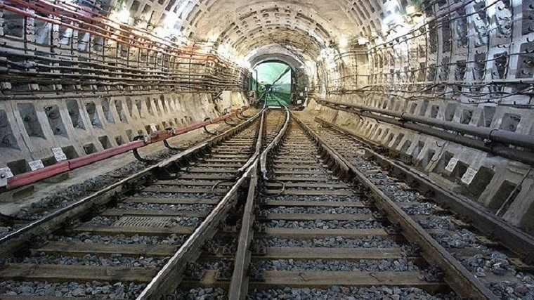 В метро Петербурга объяснили, почему не берут на работу машинисток