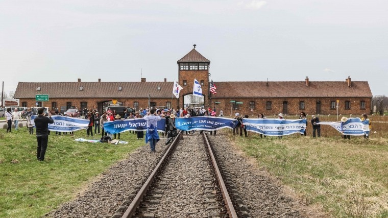 Эксперты разобрались, почему Польша хочет внести поправки в «Закон о холокосте»