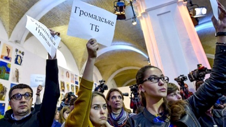 Украинские журналисты чуть не поколотили репортера РИА Новости