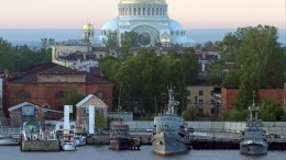 В Петербурге подняли флаг на новейшем ледоколе «Александр Санников»