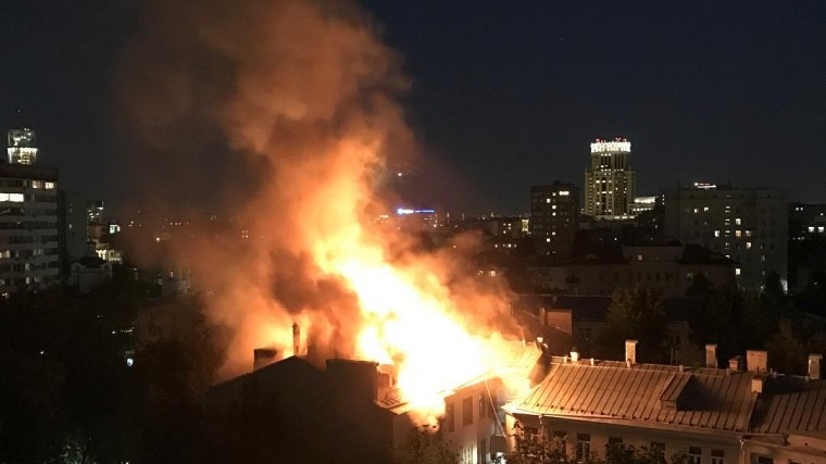 Пожар в жилом доме в центре Москвы полностью ликвидирован