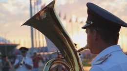 Военные музыканты поддержали сборную РФ перед матчем с Хорватией — видео