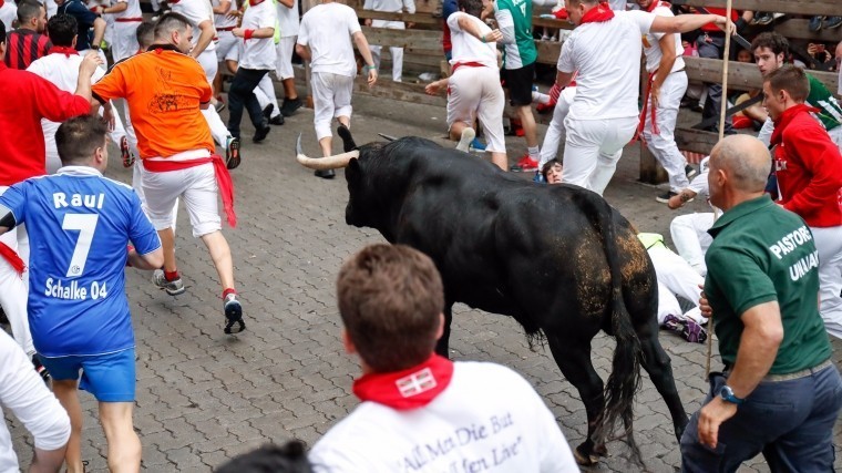 Первый в году забег с быками в Испании: пострадали пять человек