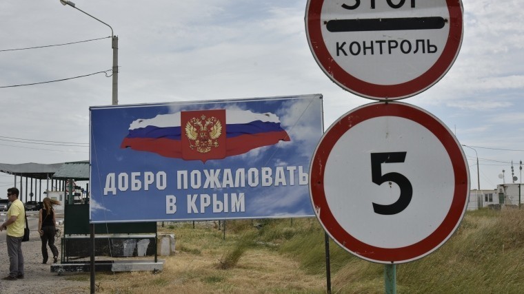 Киев фиксирует «взрывной» рост поездок своих граждан на полуостров Крым