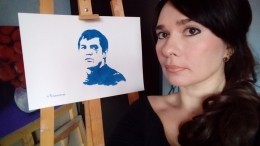Рисующая грудью петербурженка объяснила, зачем изобразила Дзюбу плаксой