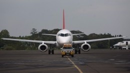 Самолет Sukhoi Superjet-100 аварийно сел в Подмосковье