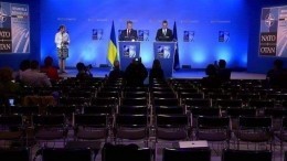 «Политический позор» — брифинг Порошенко на саммите НАТО прошел при пустом зале