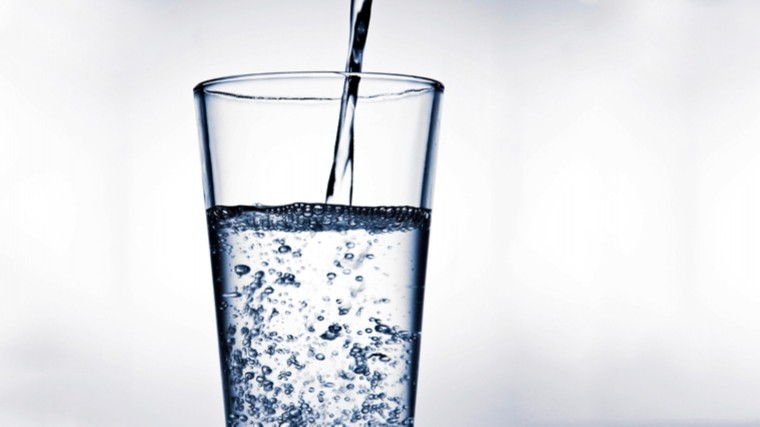 Стало известно, как несладкая газированная вода провоцирует ожирение
