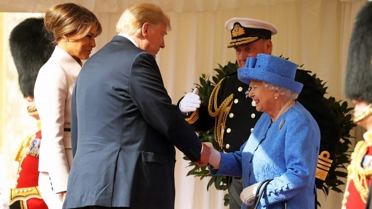 «Потрясающая женщина» — Трамп оценил Елизавету II по достоинству