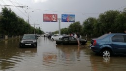Жуткие кадры: В Волгограде введен режим ЧС из-за проливных дождей
