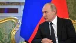 Владимир Путин прибыл в президентский дворец в Хельсинки для встречи с Трампом