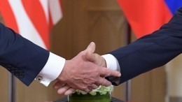 Открытая часть переговоров Путина с Трампом началась с обмена приветствиями