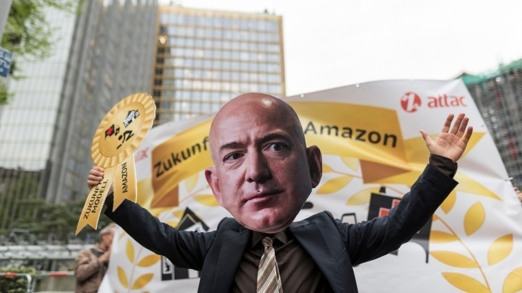 Создатель Amazon стал самым богатым человеком в современной истории