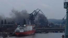 На севере Польши полыхает судоверфь