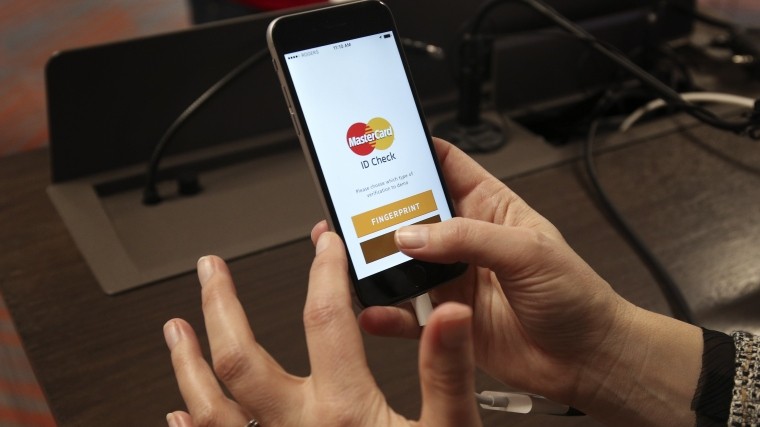 Mastercard готовится тестировать оплату с помощью подмигивания