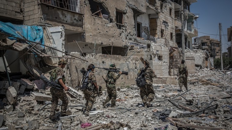 Силы коалиции не хотят разминировать разбомбленную ими полгода назад Ракку