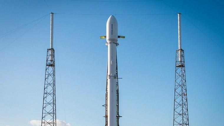 Ракета Falcon 9 стартовала с космодрома с канадским спутником