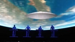 Ноты космоса: немецкие электронщики Kraftwerk сыграли в дуэте с космонавтом МКС