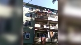 Видео: В Саратовской области мужчина разбился, доказывая ветхость своего балкона
