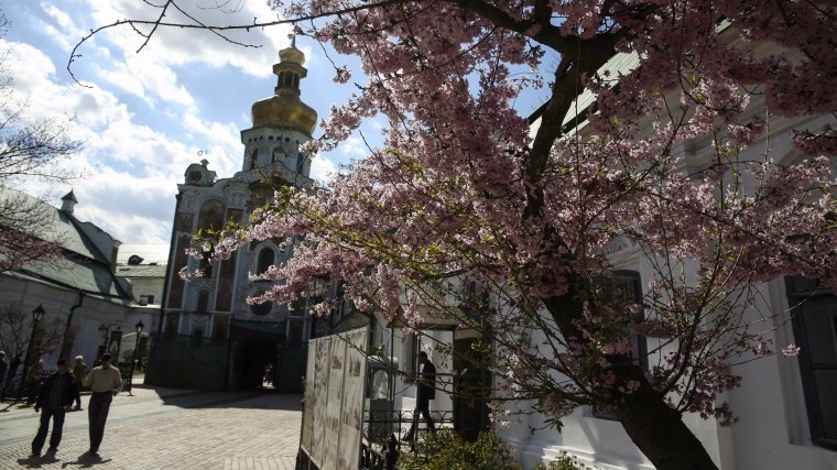 Украинским перевозчикам угрожают за доставку верующих на крестный ход в Киев