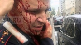 Опубликовано видео нападения на полицейского у посольства Словакии в Москве