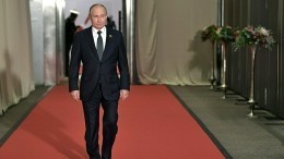 Перед парадом ко Дню ВМФ Владимир Путин посетил Петропавловскую крепость