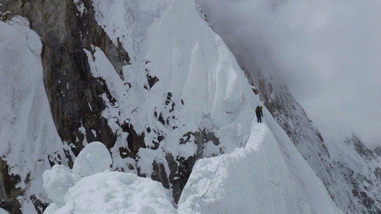 Петербургский альпинист без еды и связи ждет помощи на высоте 6 тысяч метров