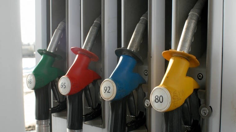 В Екатеринбурге на АЗС заставляют платить за разлитый другими бензин