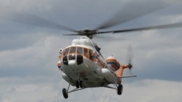 Вертолет эвакуировал пострадавших от камнепада на леднике в Киргизии