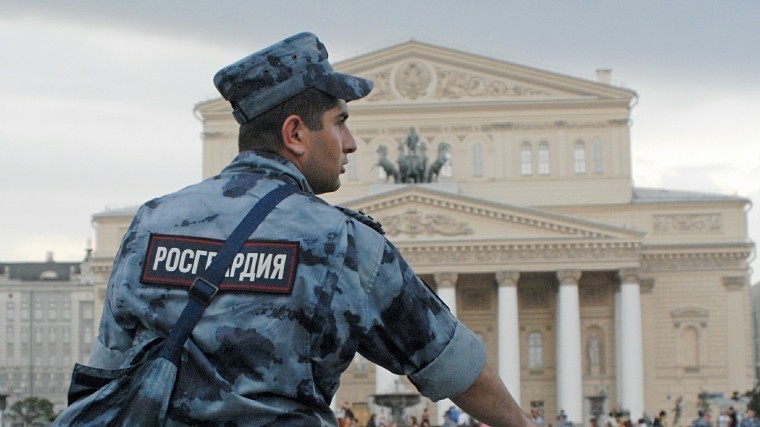 В Москве Росгвардия обезвредила мужчину, пытавшегося напасть на посетителей кафе