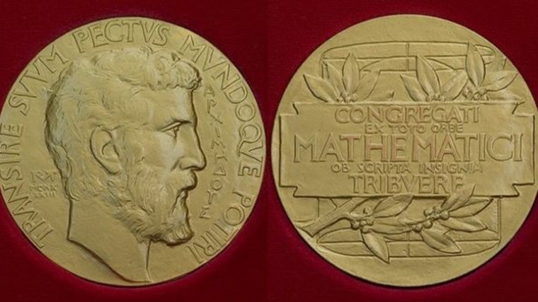 У курдского математика украли золотую Филдсовскую медаль сразу после вручения