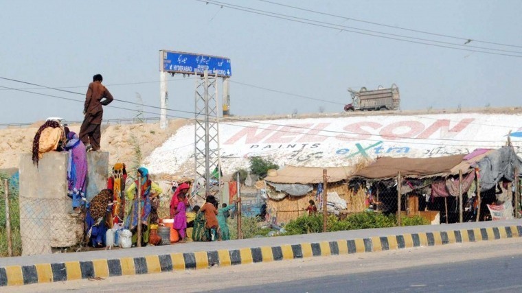 Два десятка детей пострадали в аварии с автобусом на севере Пакистана