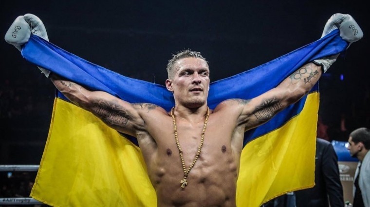 Титулованный боксер Усик попросил вернуть мир на Украину, а не раздавать звания