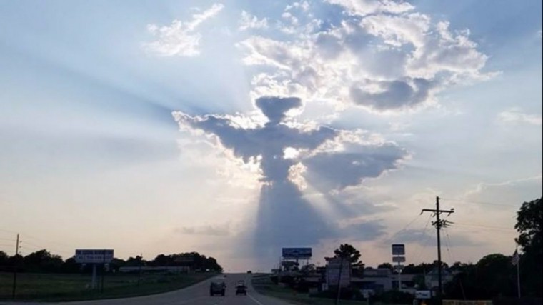 В небе над Техасом заметили силуэт ангела