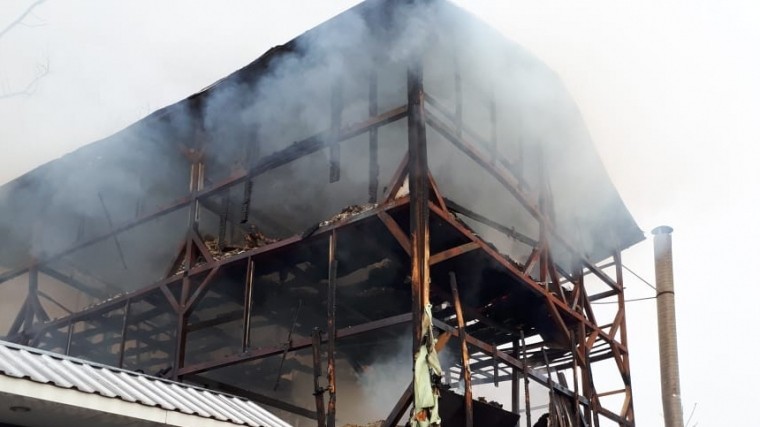 Число жертв пожара в самострое в Сочи увеличилось до 10 человек