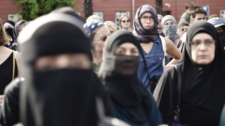 В Дании впервые оштрафовали мусульманок за ношение закрывающей лицо одежды