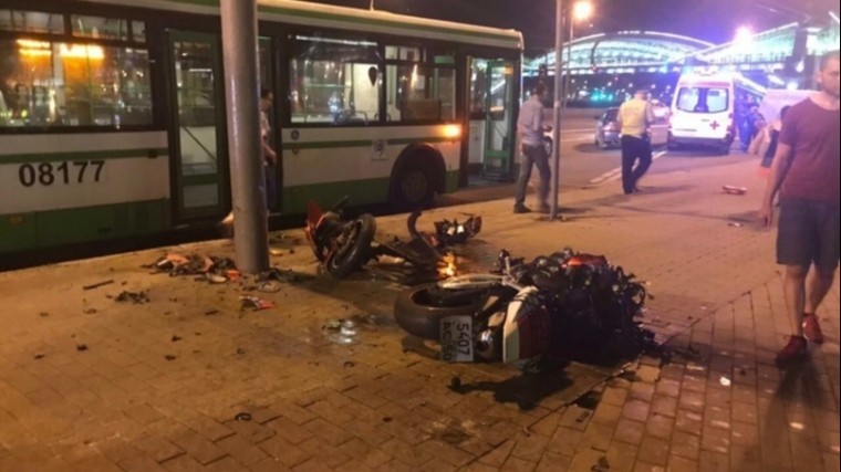 Мотоциклист насмерть сбил пешехода в Москве
