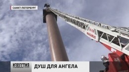 В Петербурге помыли ангела на Александровской колонне