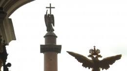 Ангела на Александровской колонне в Петербурге помыли впервые за 15 лет