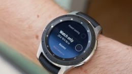 Samsung показал новую модель высокотехнологичных часов