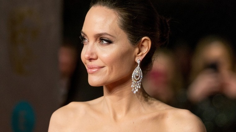 Анджелина Джоли попала в клинику с психическим расстройством