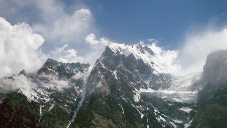 В Таджикистане готовы вылететь для спасения альпинистов из России и Белоруссии