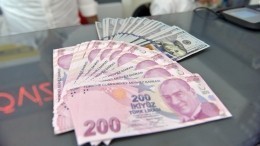 Валютный кризис накрыл Турцию: лира падает до рекордных значений