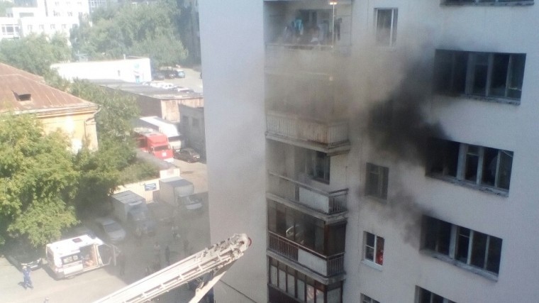 Появились новые подробности тушения пожара в многоэтажке на Урале
